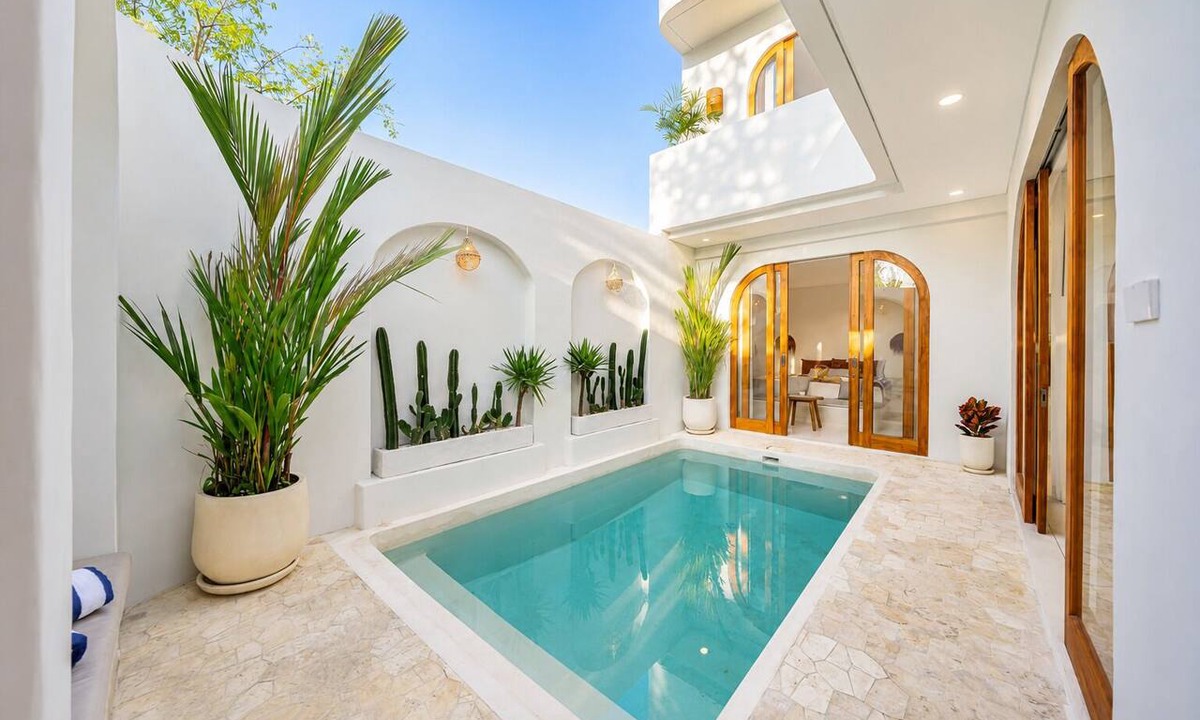 Batu Bolong Villa | 2BR Private Pool Villa Near Batu Bolong & La Brisa