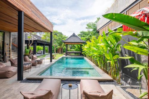 Kediri Villa | 4 BR Retreat Villa - Beach Access