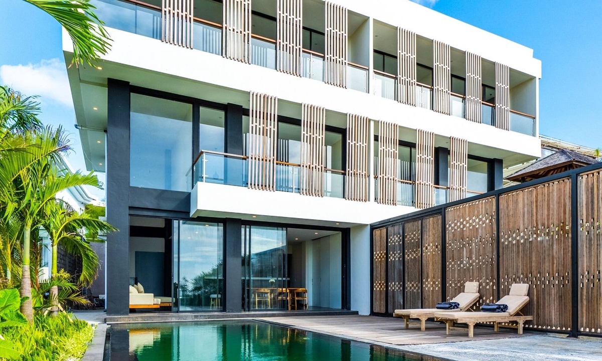 Taman Griya Villa | 6 Bedroom Villa 4min walk to Balangan Beach