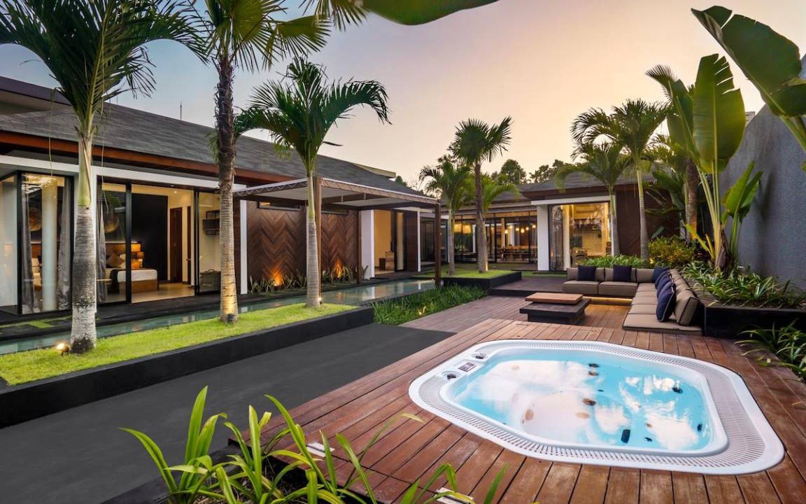 Sayan Villa | 692 m² Villa ∙ 5 bedrooms ∙ 10 guests