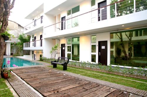 Ragunan Hotel | Ampera Avenue Residence