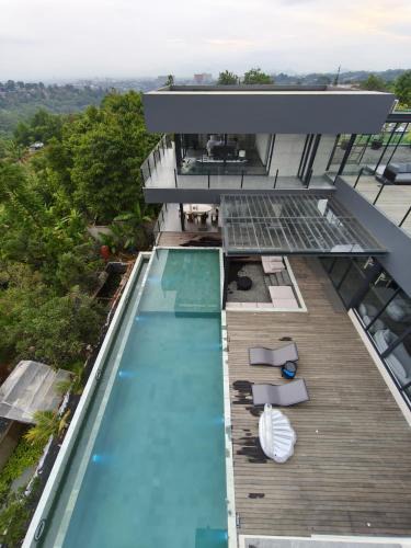 Ciumbuleuit Villa | Amulya Luxury Villa, Dago - 4BR Heated Infinity Pool