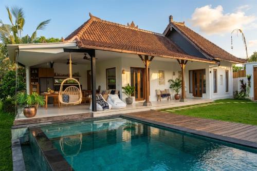 Peliatan Villa | Ando House Modern 2BR Fast Wi-Fi Private Pool City Center