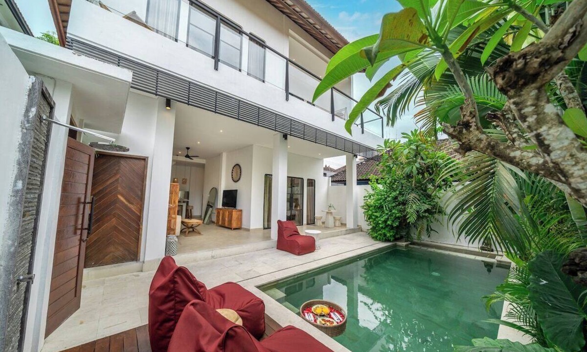 Banjar Semer Villa | Arawan Villa - Tropical 3BR Retreat in Canggu w Pool & Patio