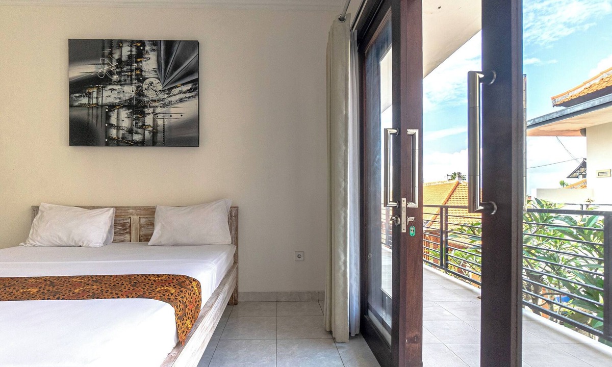 Batu Bolong House | Azalea Homestay & Villa