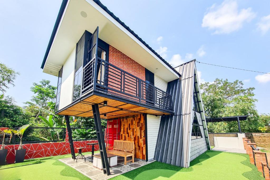 Purwokerto Villa | Azzura House Baturraden by The Lavana