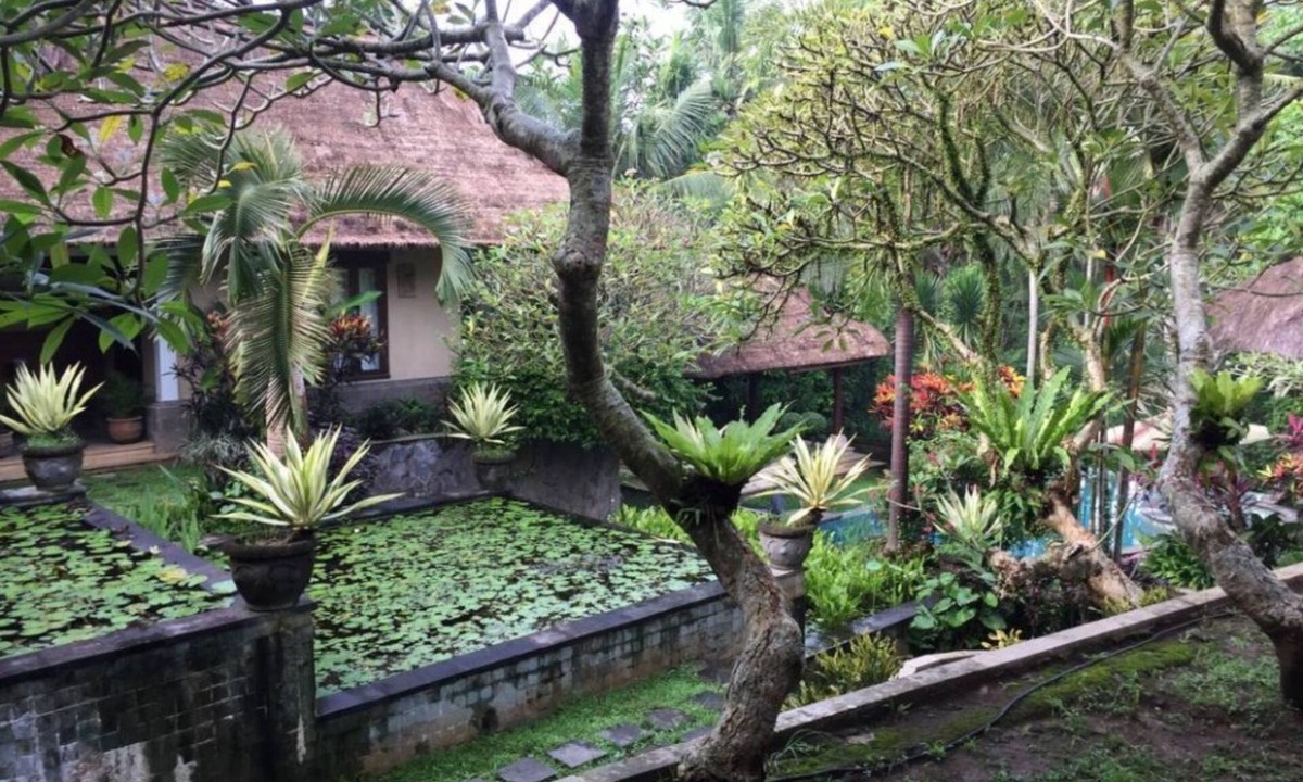Sukawati House | Balinese Style Superior Room in Sukawati Gianyar, Lush Garden in the Property