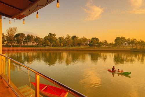 Batam Villa | BBQ,Canoe,KTV, Up to 15 Pax, Entire Villa
