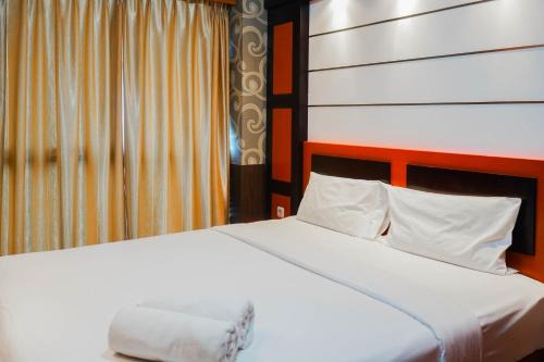 Kayu Putih Apartment | Best Price 2BR at Tifolia Apartment By Travelio