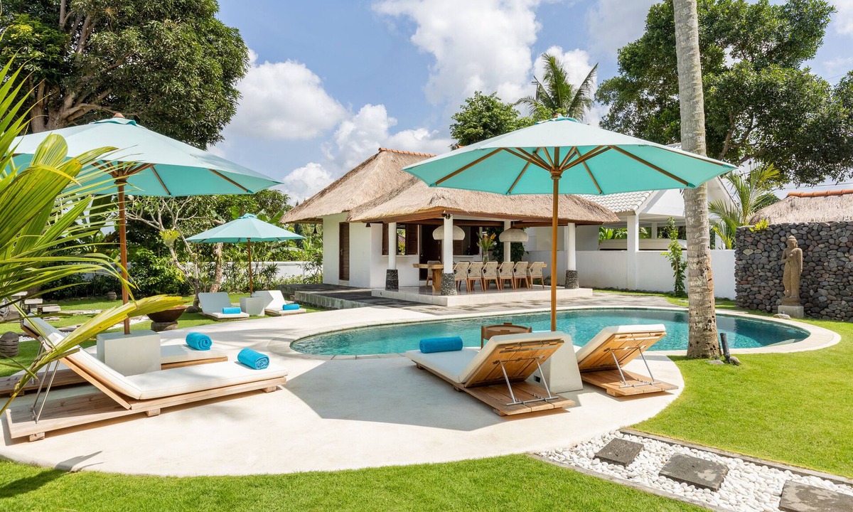 Kekeran Villa | Blissful Hideaway: Secluded Resort Paradise
