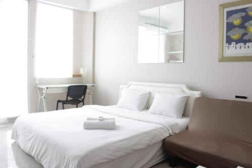 Hegarmanah Apartment | Bright Studio Room at Dago Suites Apartment near ITB By Travelio