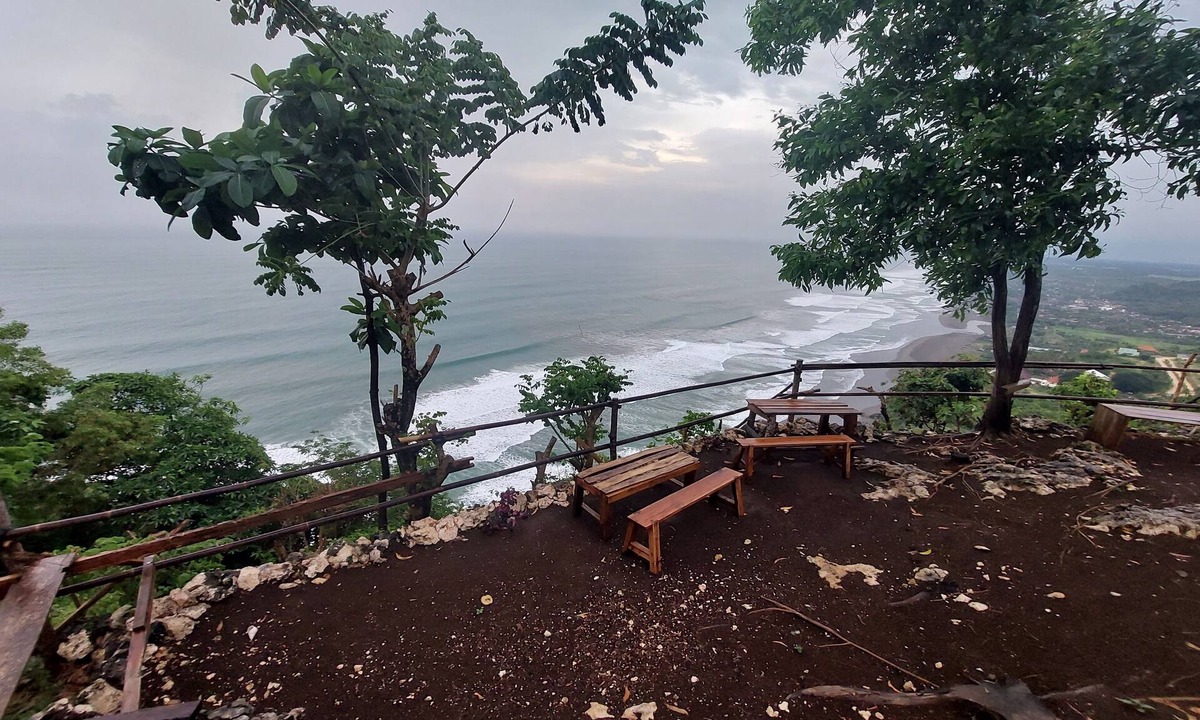 Gunung Kidul Bed & Breakfast | Bukit Shoka Top View Camp