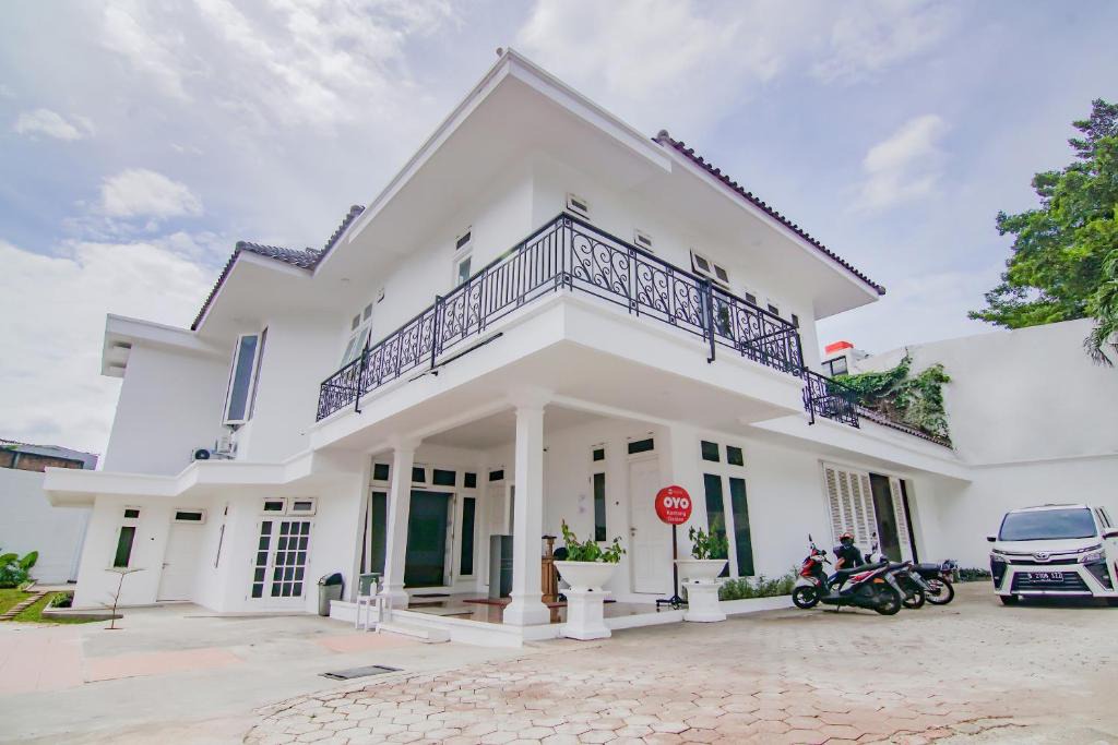 Bangka Hotel | Capital O 90342 Kemang Garden