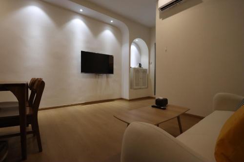 Lubuk Baja House | Casabella 2BR 102, Walk 5 min to Grand Batam Mall