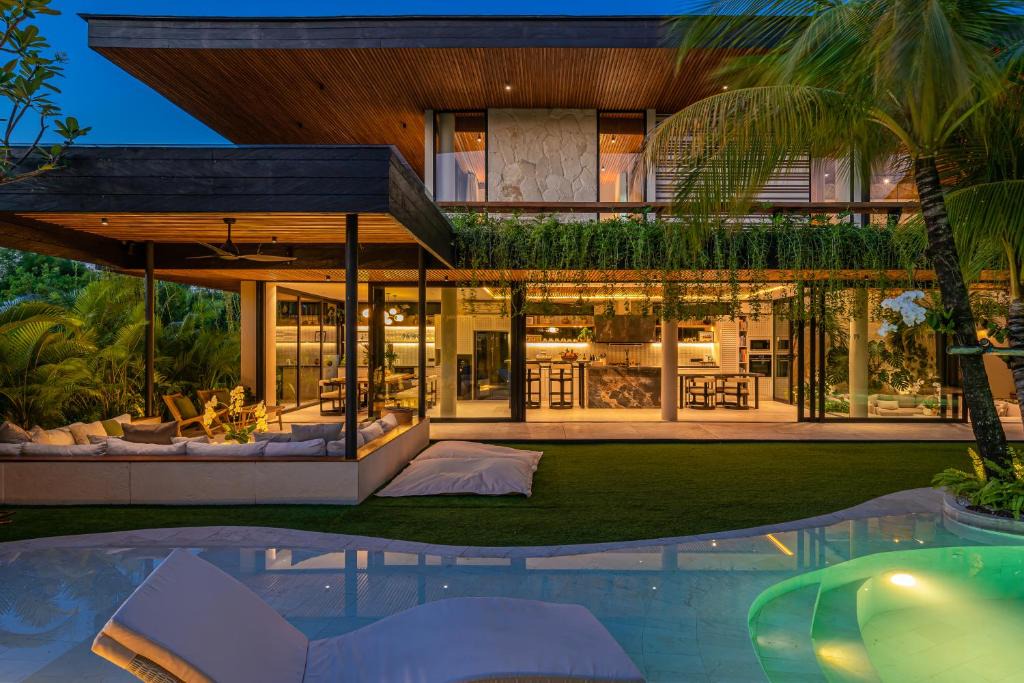 Berawa Villa | CocoBay Bali - 8-Bedroom Villa in Berawa, Canggu