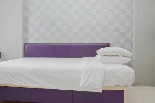 Pondokcina Apartment | Comfortable 2BR Apartment at Taman Melati Margonda By Travelio