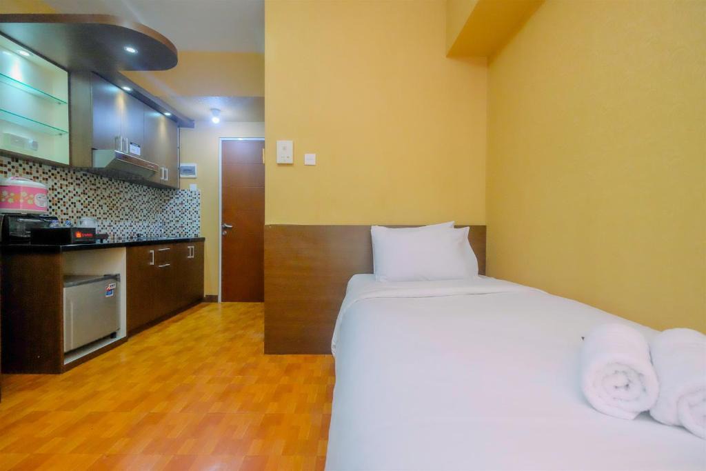 Pondokcina Apartment | Comfortable Studio Apartment at Taman Melati near Universitas Indonesia By Travelio
