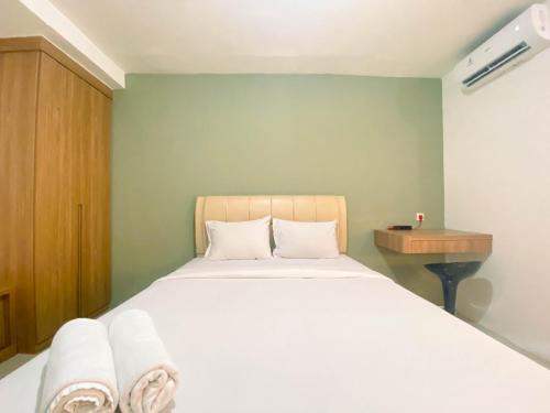 Jatinegara Apartment | Comfy and Strategic Studio Apartment at Bassura City By Travelio