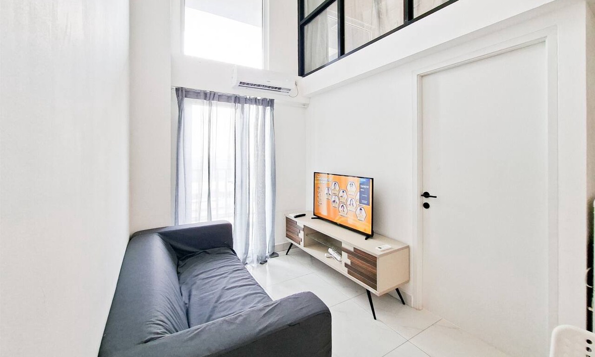 Tangerang Apartment | Convenient 3Br Loft With Modern Style At Kingland Avenue Apartment