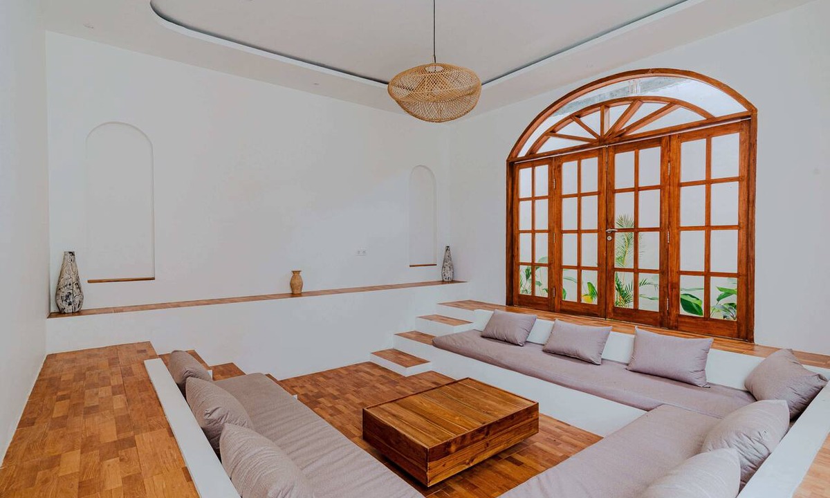 Praya Barat House | Costa Luna, Modern Mediterranean Villa Near Lancing Beach