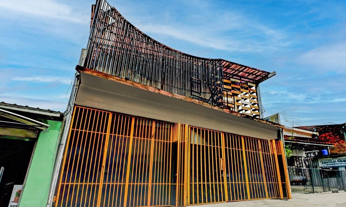Surabaya House | Cozy Double Escape W/Free WiFi and Parking