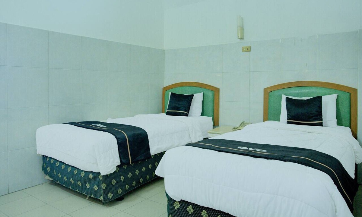 Palembang House | Cozy Twin Escape with Free WiFi and Parking