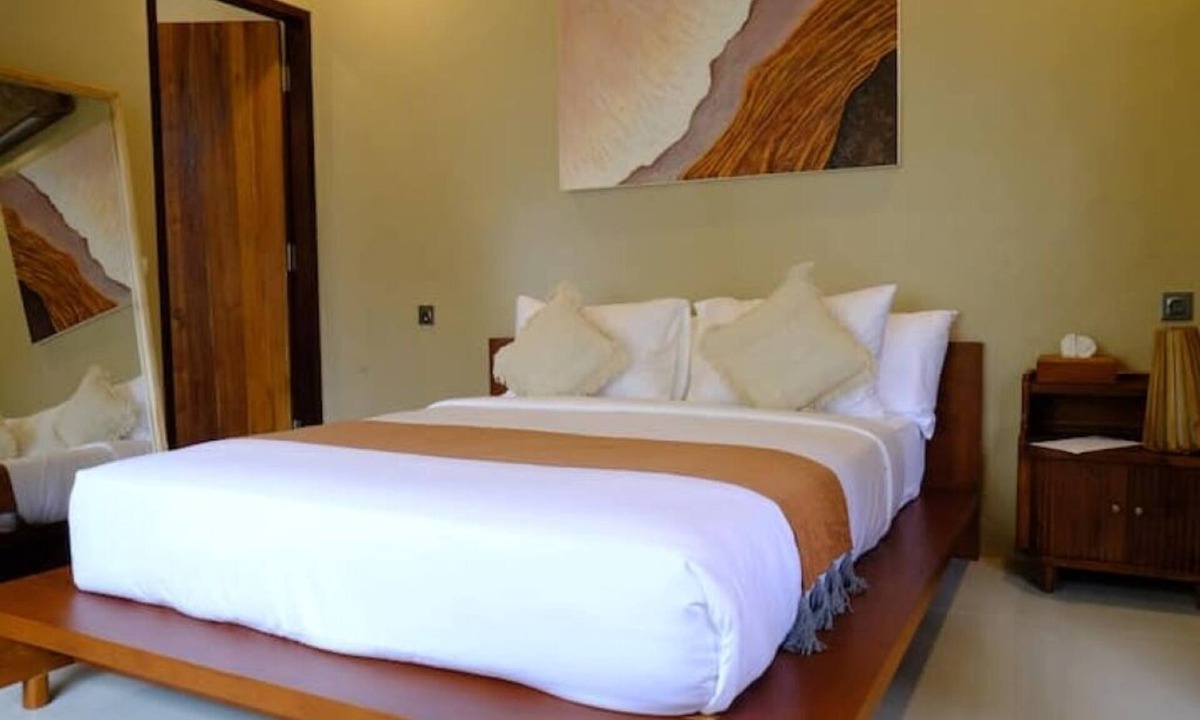 Peliatan Villa | Cozy Villa Retreat Garden Bliss & Gazebo Lounge