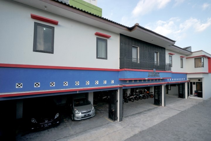 Depok Hotel | D'Paragon Seturan 1