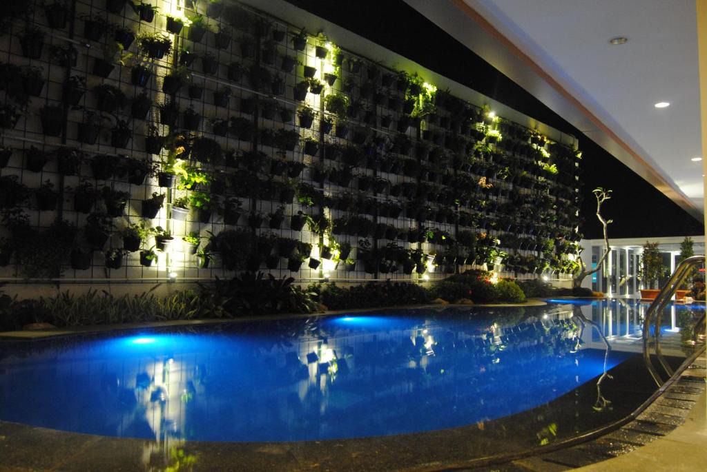 Bandung Hotel | Dbest Hotel Pasar Baru Bandung