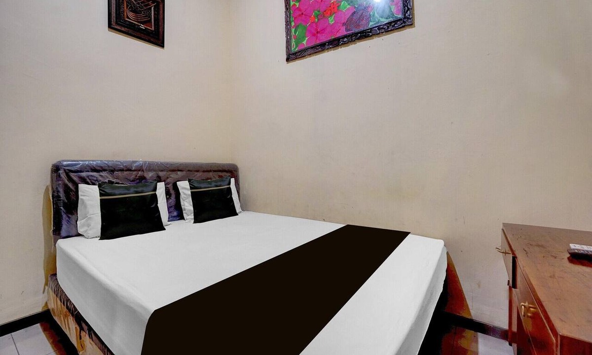 Surabaya House | Double Room near City of Tomorrow Mall