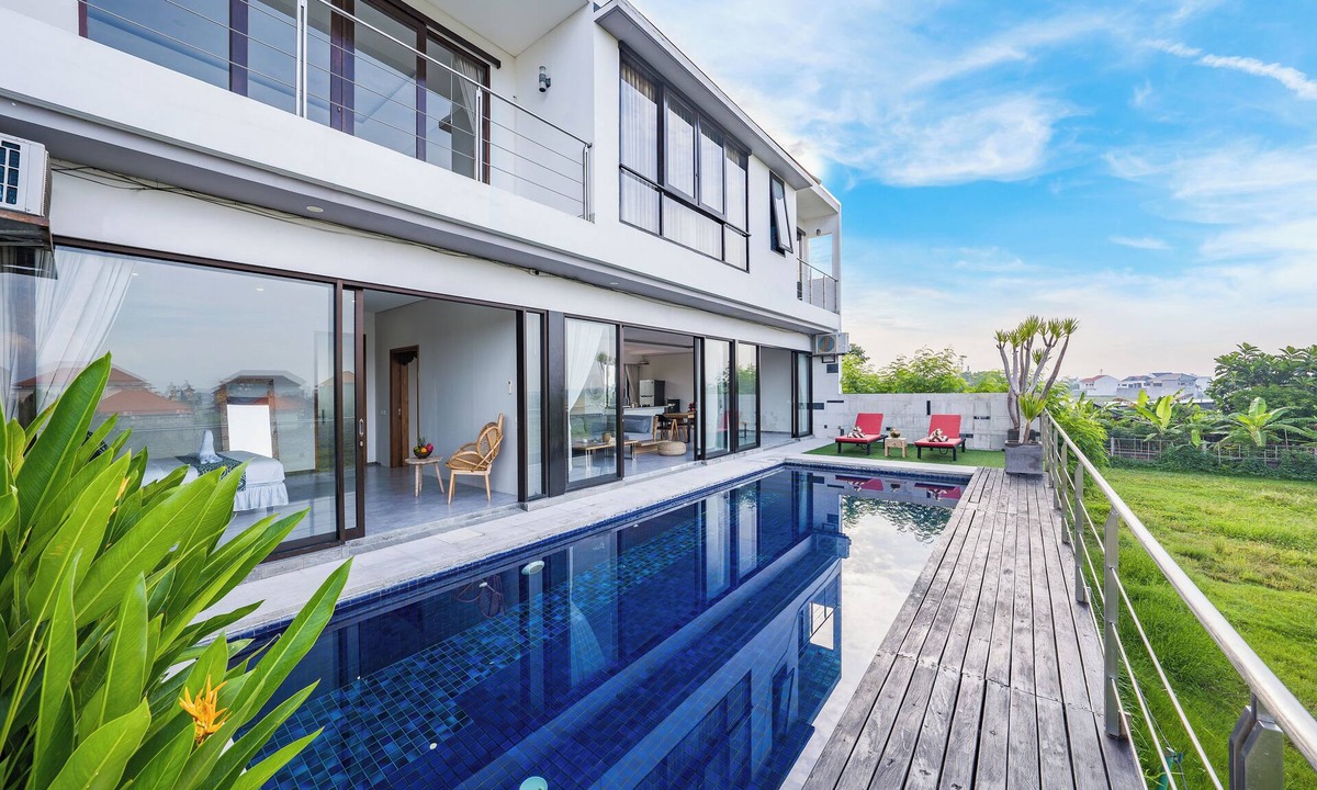Kerobokan Villa | Elegant, 4-Bedroom Villa in Central Seminyak