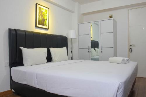 Jatinegara Apartment | Elegant and Comfy Studio at Bassura City Apartment By Travelio