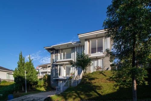 Bandung Villa | Family Only Villa Mountain View - De Reiz Golf Syariah 4BR