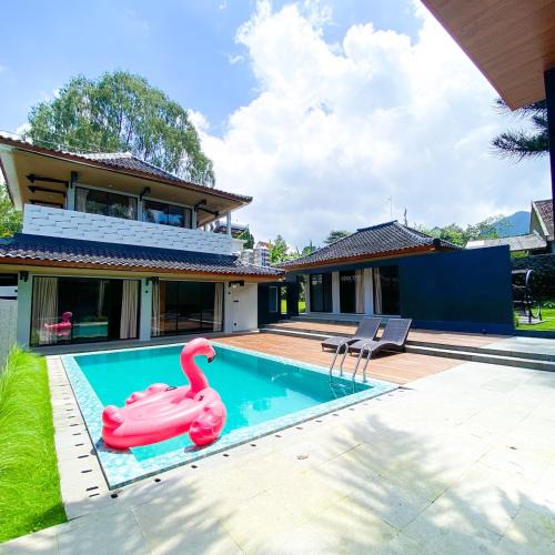 Pakem Villa | Family retreat 6 bedroom villa - Fulton Bottega
