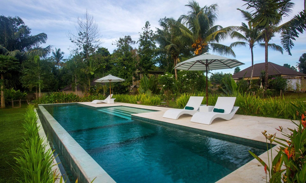 Melayang Villa | Garden 1BR Villa With A Large Pool! - 6Min Drive To The Monkey Forest!
