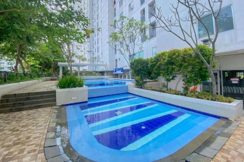 Jatinegara Apartment | Good Deal and Minimalist 1BR at Bassura City Apartment By Travelio