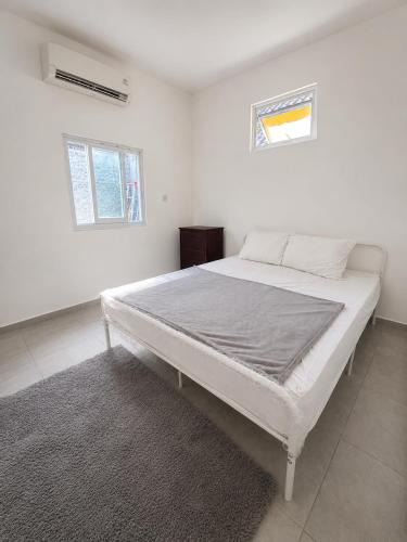 Jimbaran Bay House | Guesthouse walking distance to Beach with share kitchen
