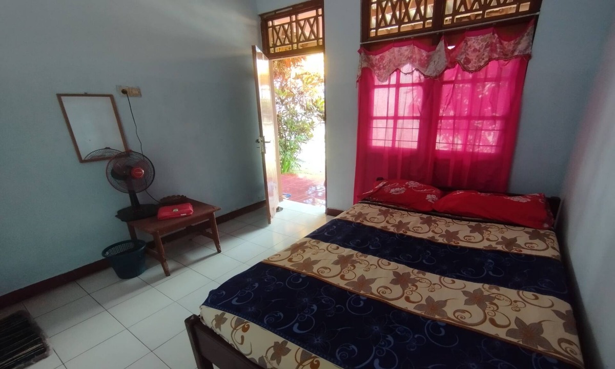Kecamatan Narmada Hotel | Hotel O Dannis Homestay Near Musholla Al Istiqomah Terawangan
