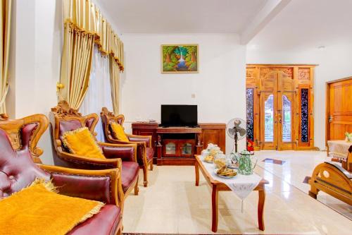 Mungkid Hotel | Hotel O Mbah Carik Homestay Syari'ah