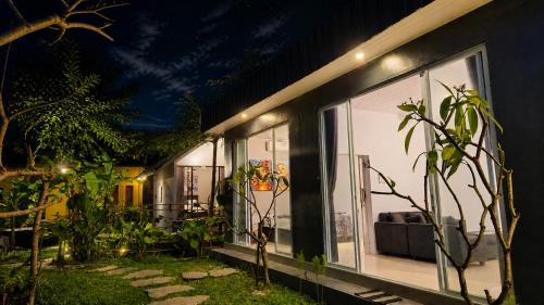 Pengosekan House | Jhon House & Grill