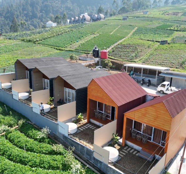 Hargomulyo Cabin | Lawu View Glamping