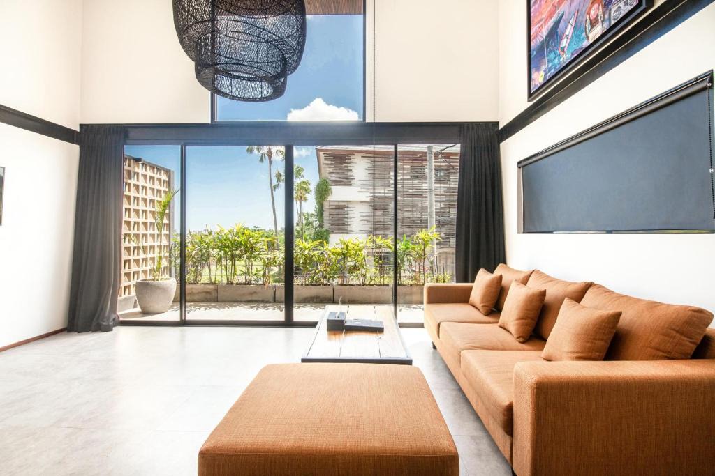 Munggu Hotel | Lofty NYC Vibes 200m to Canggu Beach