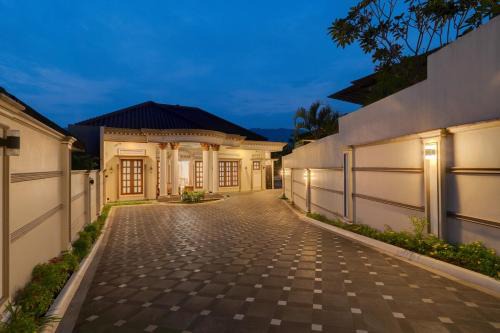 Cisarua Villa | Lulu Luxury New 5br Villa Private Family Gathering at Puncak Bogor