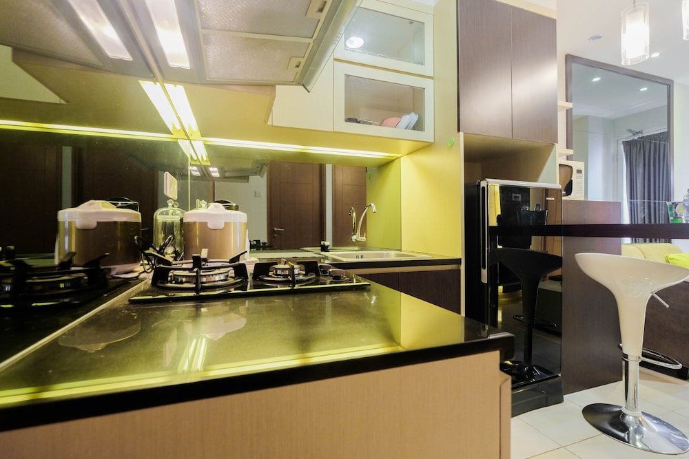 Depok Hotel | Luxurious and Comfy 2Br Cinere Bellevue Suites Apartment