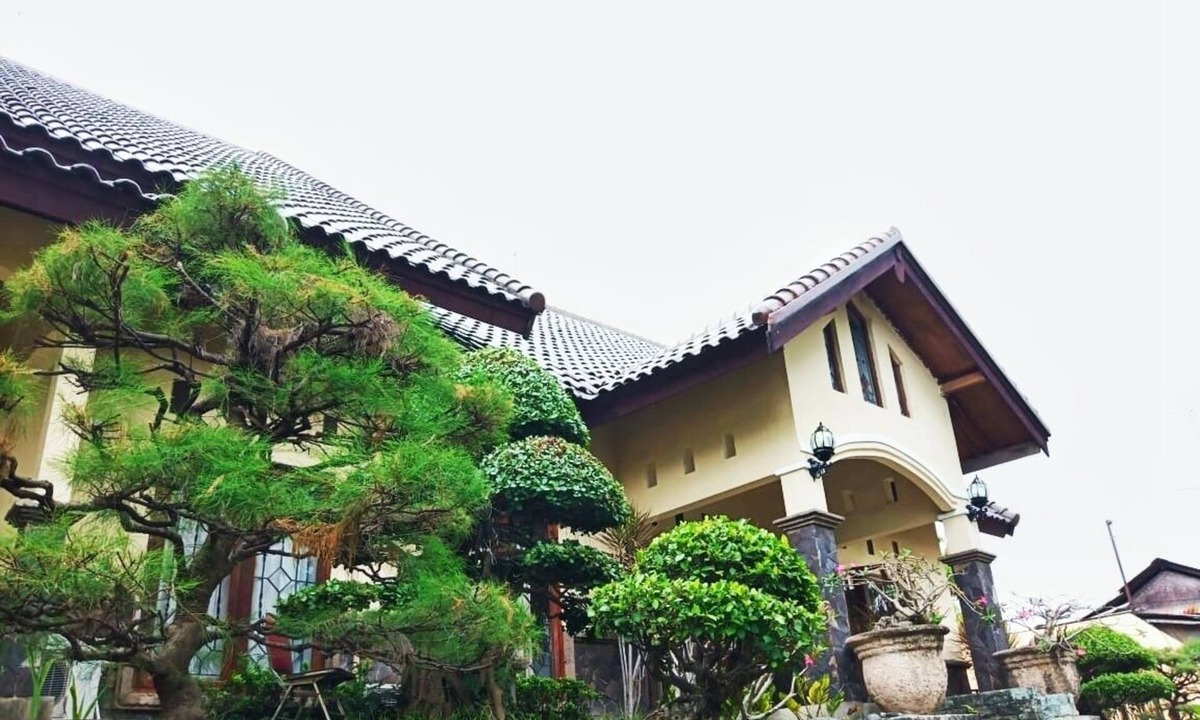 Denpasar Timur House | Luxurious & spacious comfort in the middle of city & traditional Bali