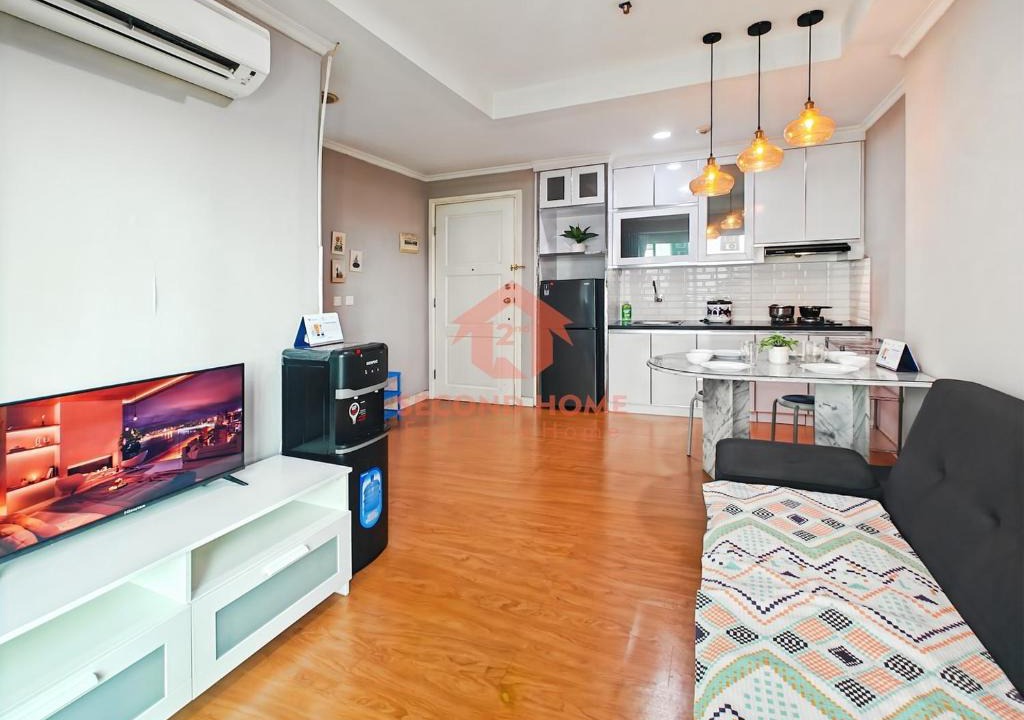 Kelapa Gading Barat Apartment | Luxury 2BR Gading Apt MOI Pool & Wi-Fi