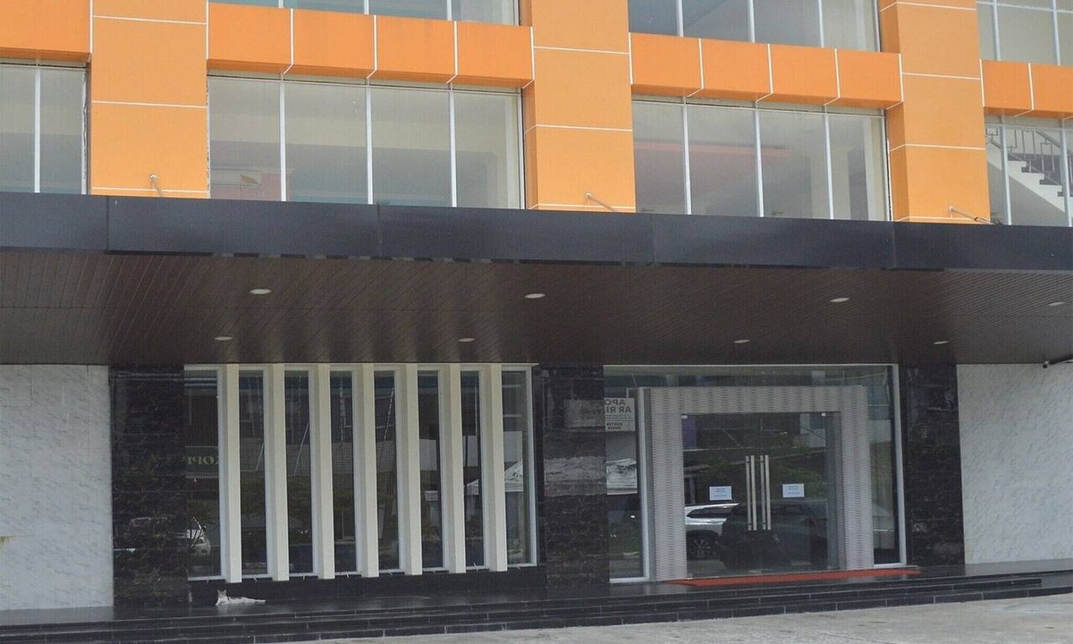 Balikpapan House | Luxury Deluxe DBL Retreat W/Free WiFi and Parking