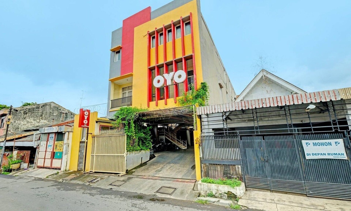 Semarang House | Luxury Deluxe DBL Retreat W/Free WiFi and Parking