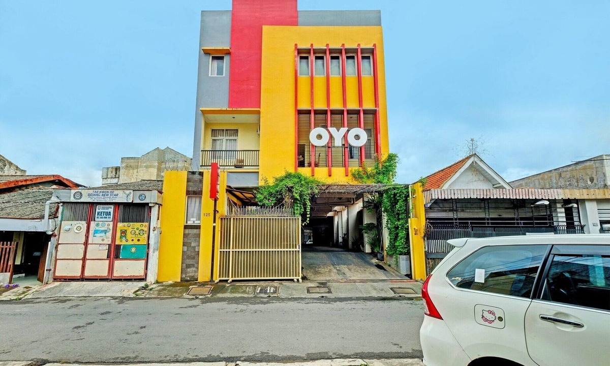 Semarang House | Luxury Twin Stay with Free WiFi and Parking