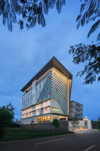 Bekasi Hotel | MaxOneHotels at Kota Harapan Indah-Bekasi